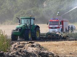 Období žní trápí časté požáry polí a techniky