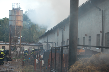 Na Bruntálsku shořela stodola, na Pardubicku kravín - zvětšit fotografii