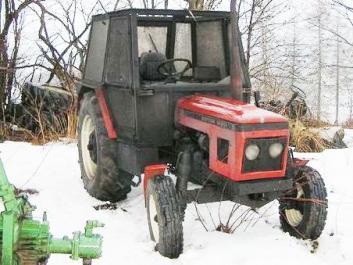 Na Klatovsku shořel traktor, na Hodonínsku stoh a u Svitav přimáčkl traktor traktoristu