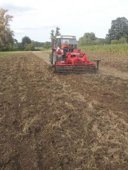 Zetor 8145 + diskový podmítač 2,5m Strumyk