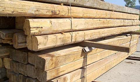 Cena dřevěných trámů
