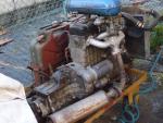 Stabilní motor ze Škody 1203 s převodovkou.