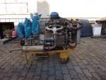 Stabilní motor ze Škody 1203 s převodovkou.