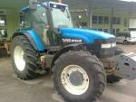 Starší traktor New Holland TM 165