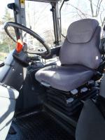 Starší traktor New Holland TM 165