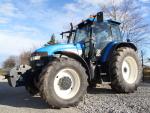 Starší traktor New Holland TM 165