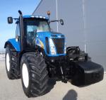 Kolový traktor New Holland T8020