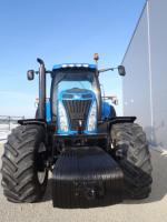 Kolový traktor New Holland T8020