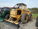 Lesní kolový traktor LKT-81 Standart