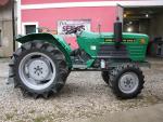 malotraktor John Deere YM 2402 D - 4WD