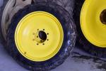 Kultivační kola John Deere 270/95R46 a 230/95R32