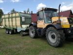 Traktor JCB Fastrac + senážní vůz Krone