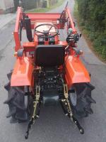 Malotraktor Kubota B1400DT s čelním nakladačem