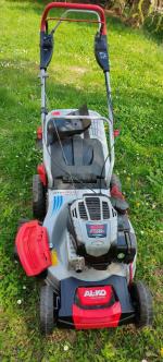 Sekačka s pojezdem AL-KO Highline 527 VS, výkonný motor Briggs&Stratton Series 675 EXi